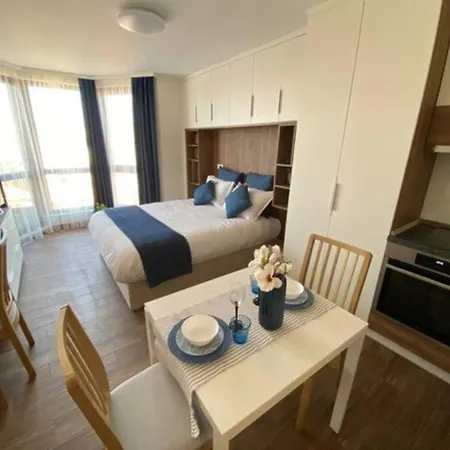 13 Apartment *